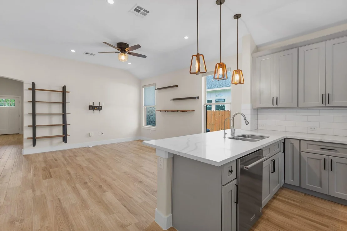 Photo of 303 W Browning ST