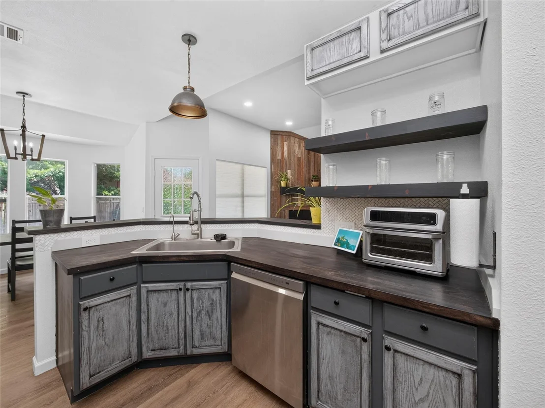 Photo of 105 Dogwood DR