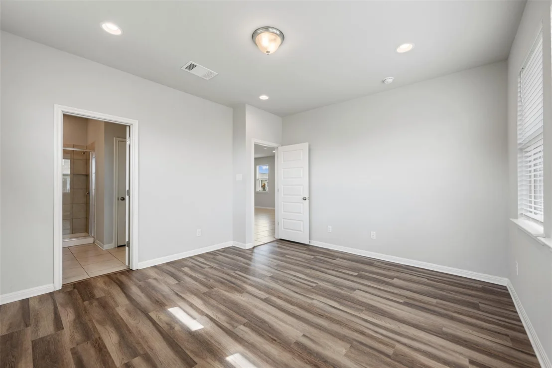Photo of 101 Quiet Man DR
