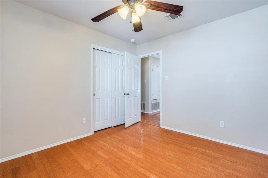 Photo of 1701 Friars Tale LN