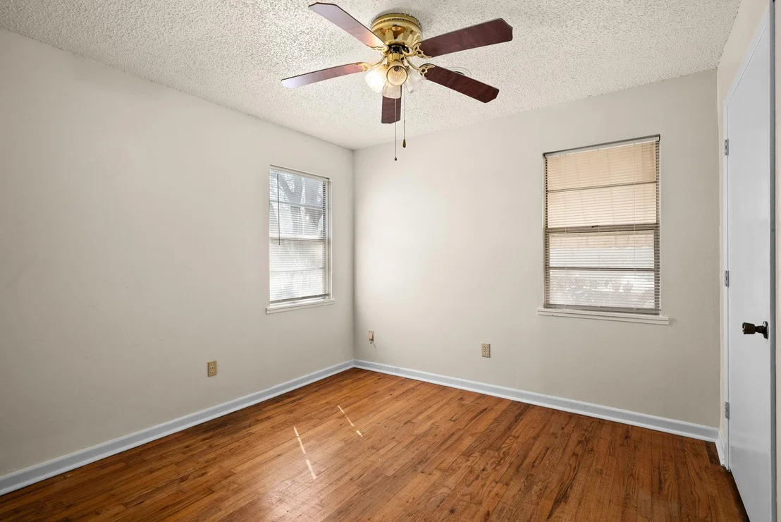 Photo of 302 Easy ST