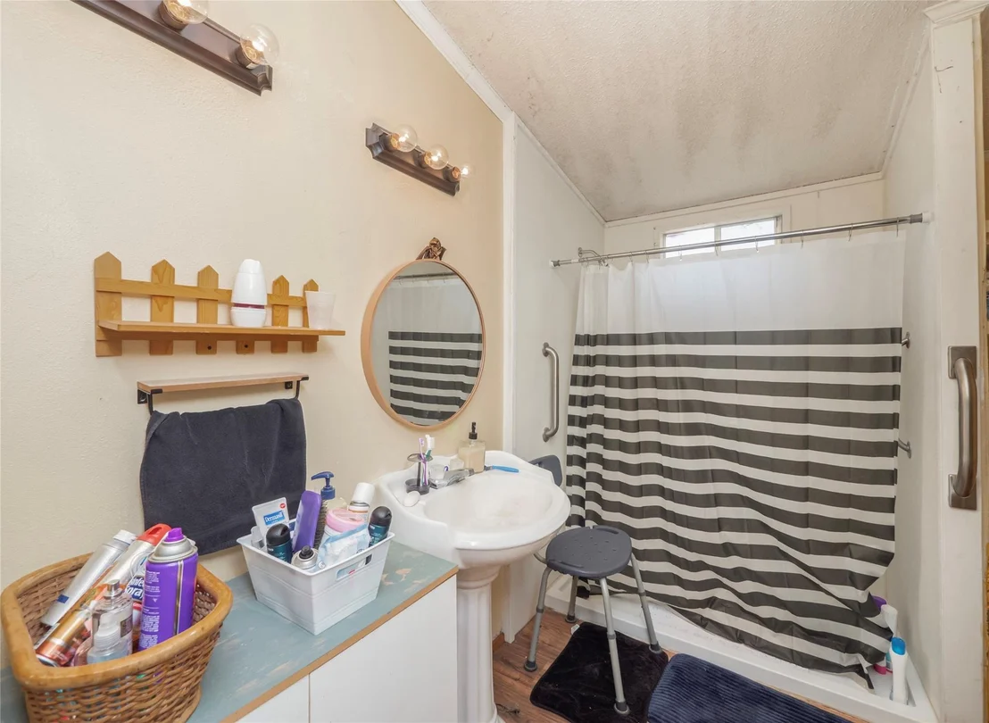 Photo of 1126 Apache DR
