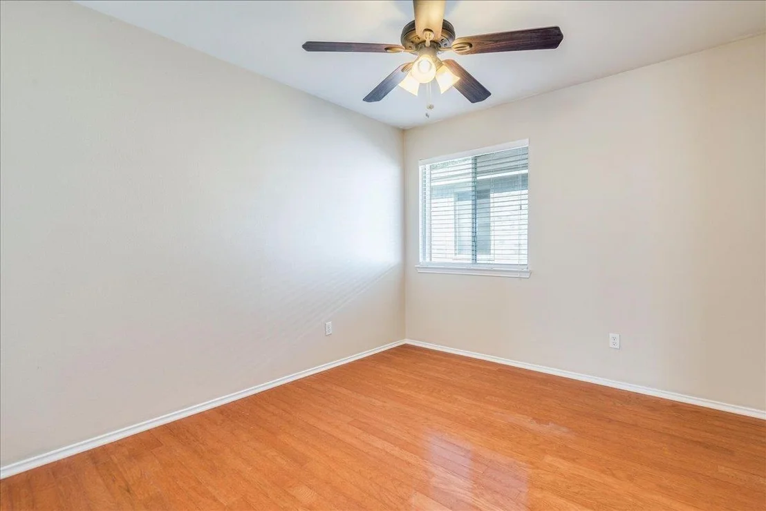 Photo of 1701 Friars Tale LN