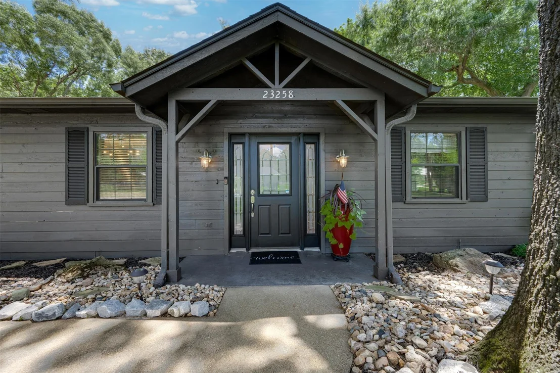 Photo of 23258 Edgewater DR