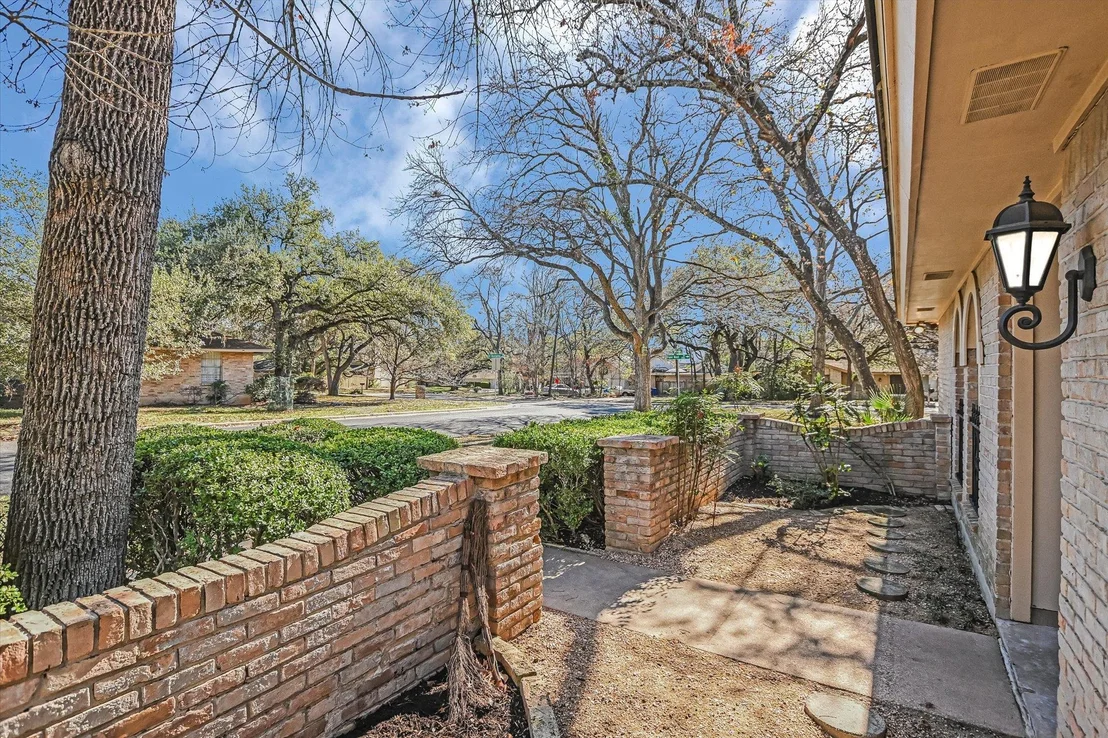 Photo of 8900 Currywood DR