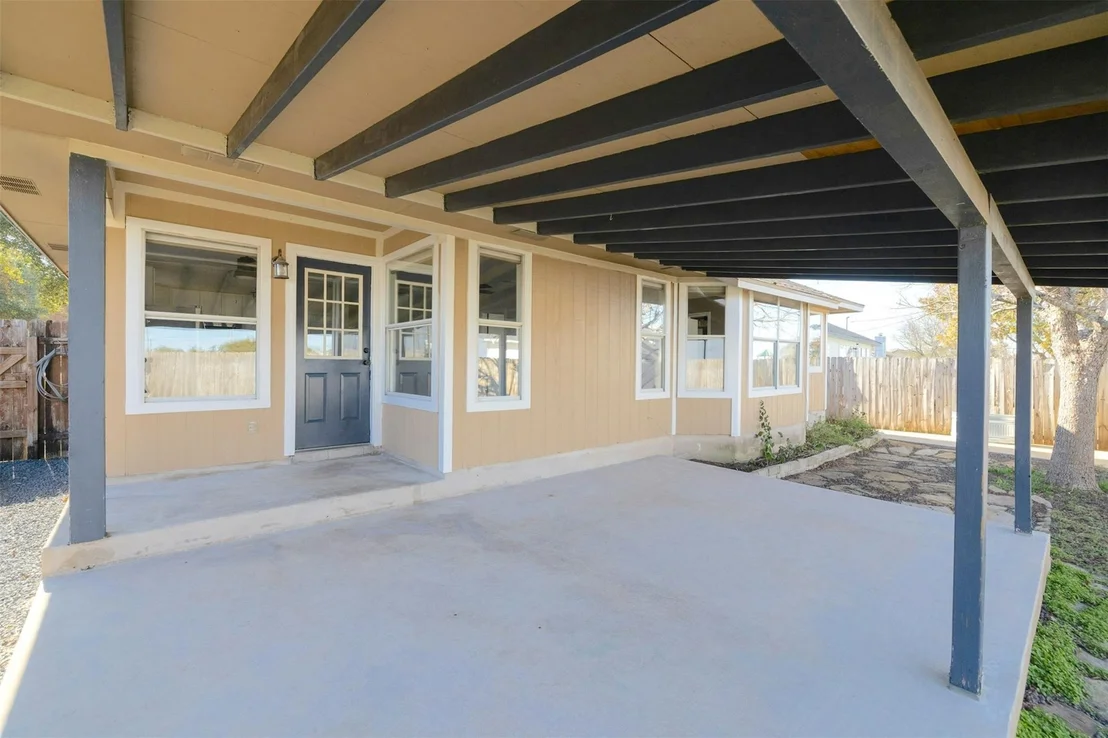 Photo of 2449 Roundabout LN