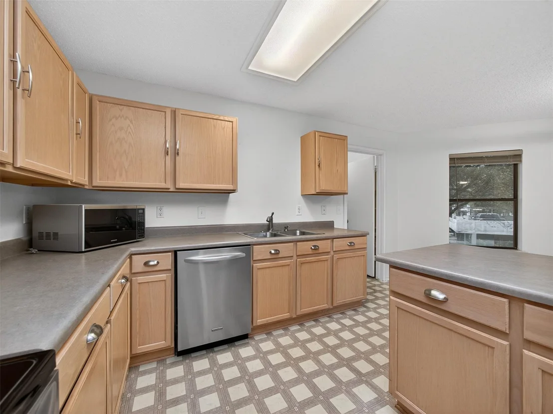 Photo of 15300 Iola CV