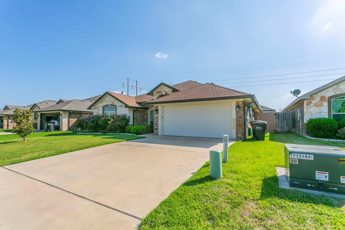 Photo of 1814 Rustic Manor DR