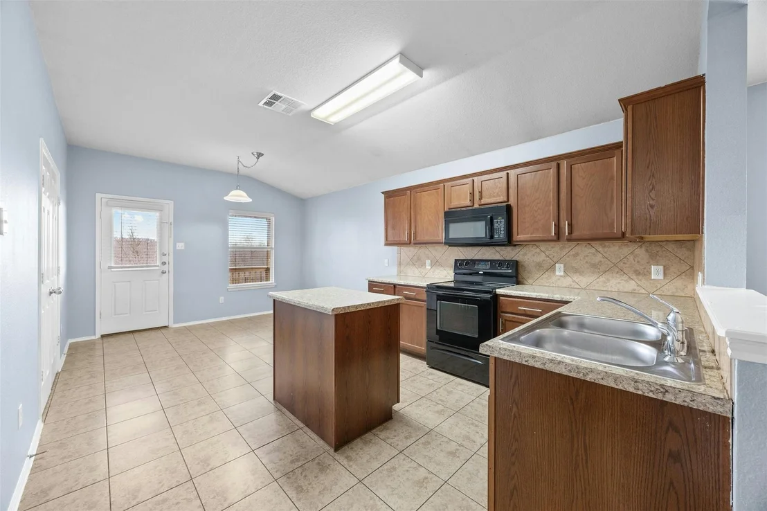 Photo of 5604 Malcom TRL