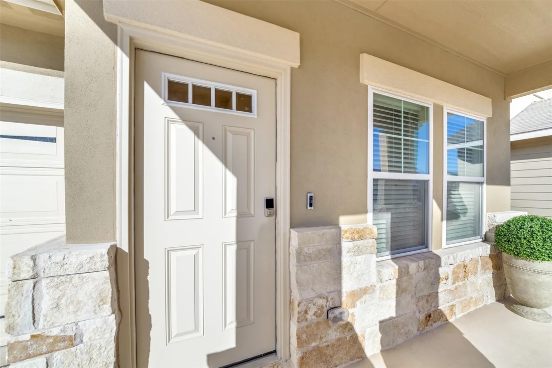Photo of 920 View DR