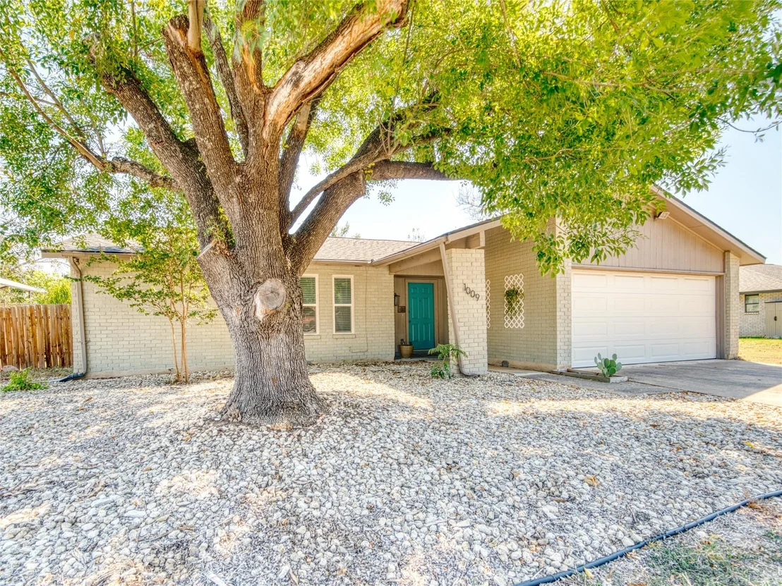 Photo of 1009 Green Meadow DR