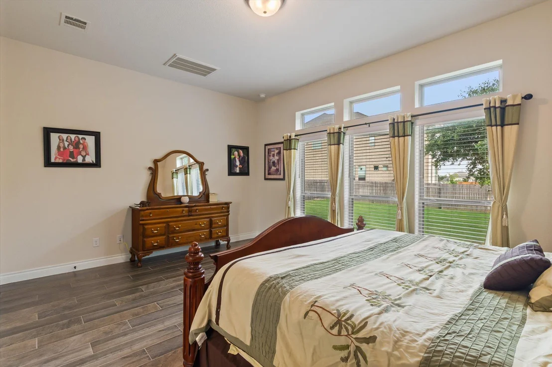 Photo of 813 Cedar Lake BLVD