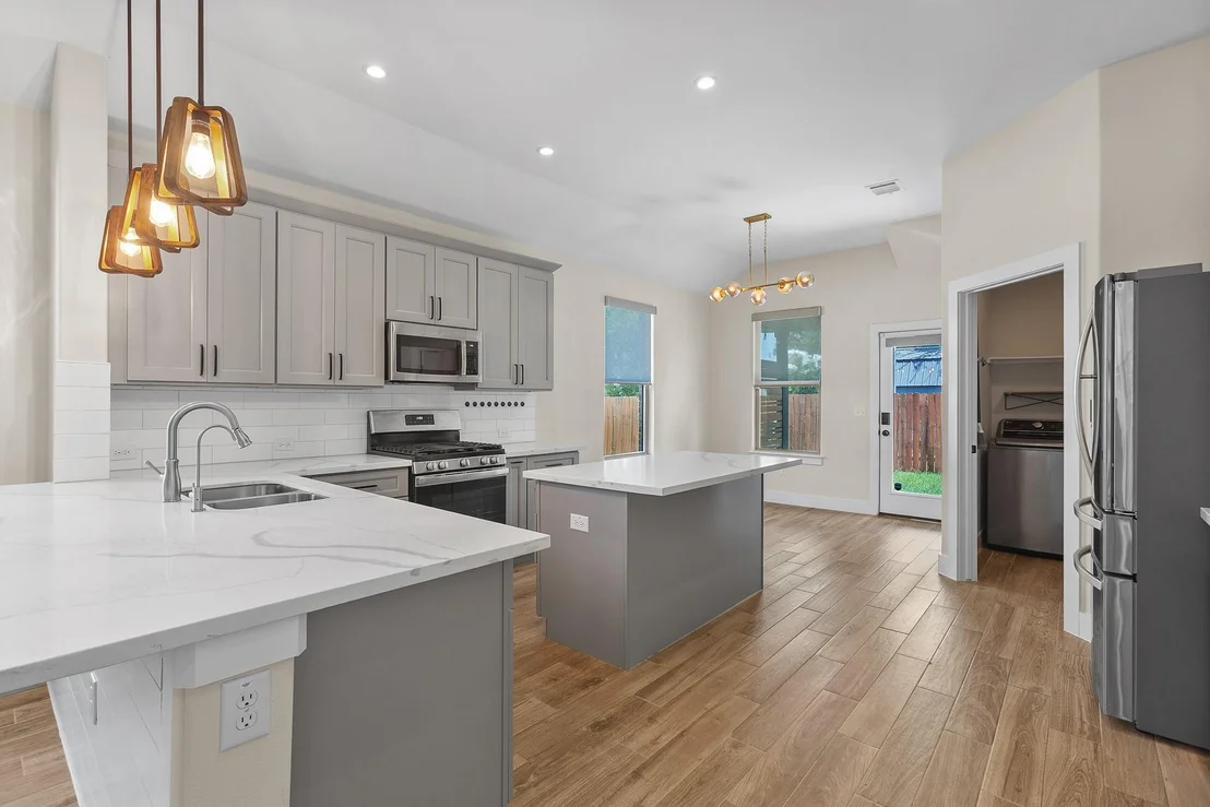 Photo of 303 W Browning ST