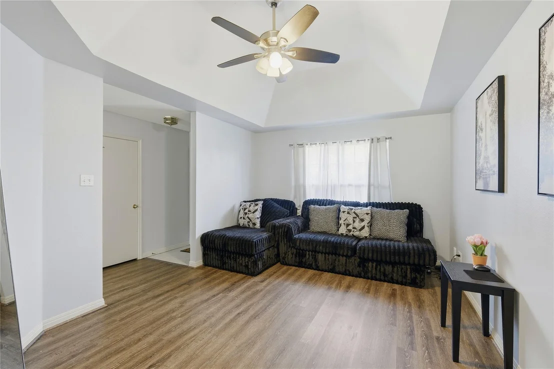 Photo of 310 Raintree DR