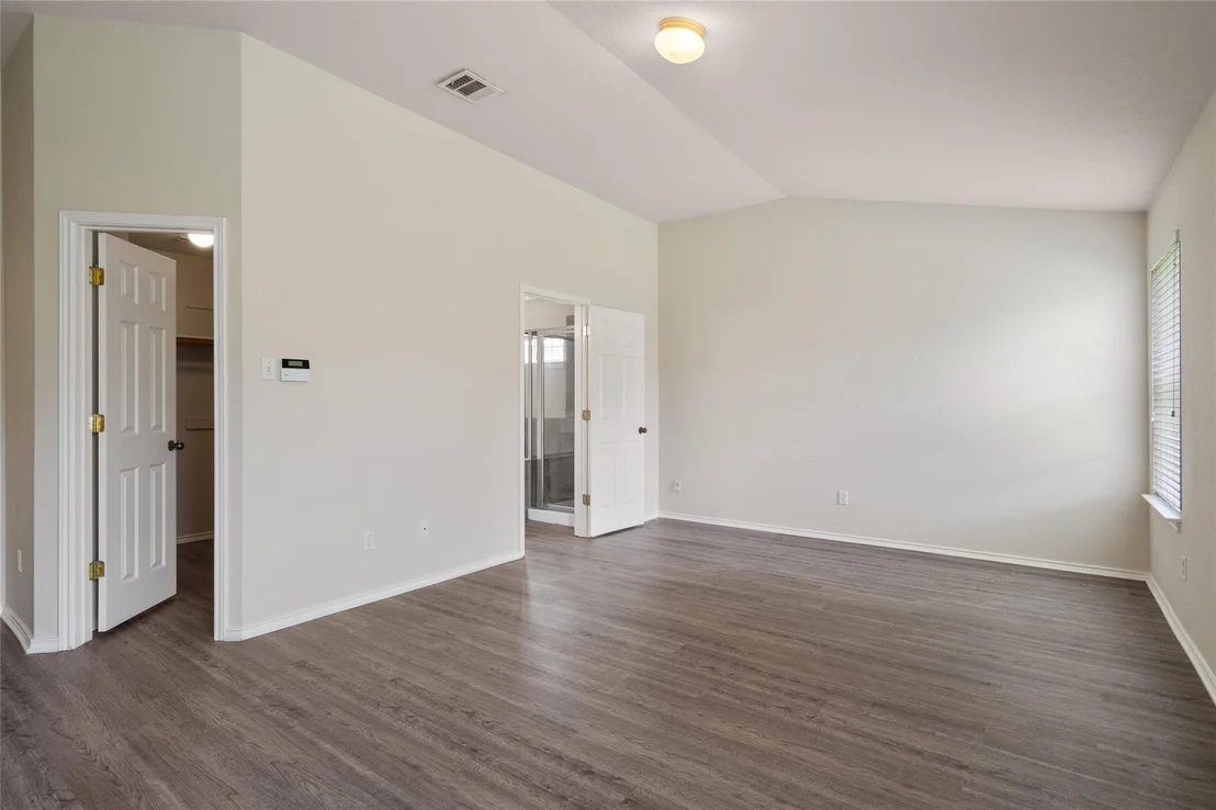 Photo of 3924 Links LN
