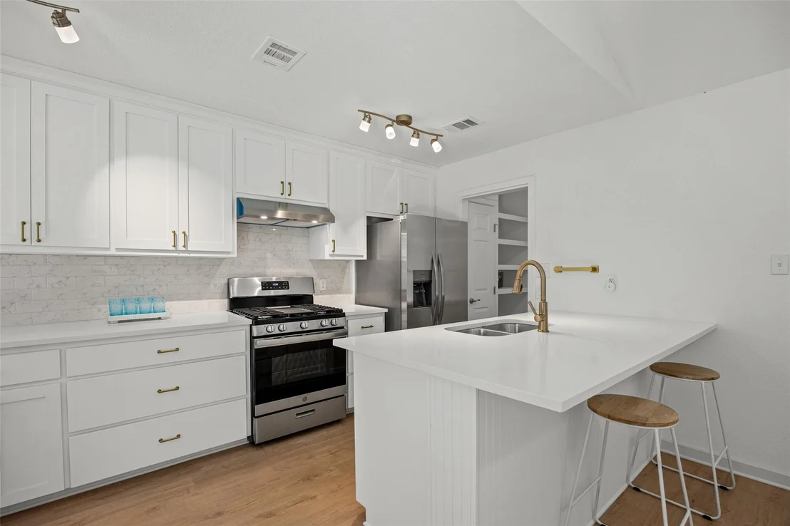 Photo of 5500 Stuart CIR