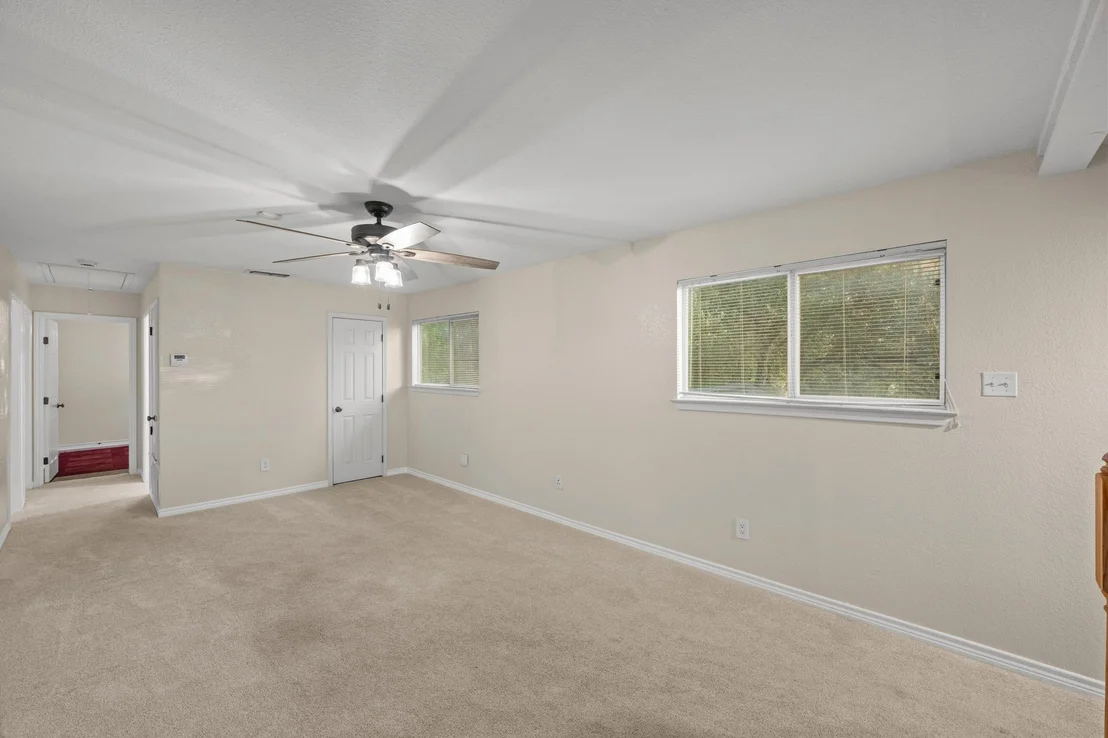 Photo of 1904 Oakridge DR