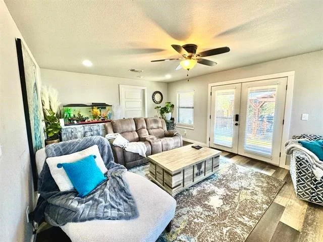Photo of 800 Lakeway