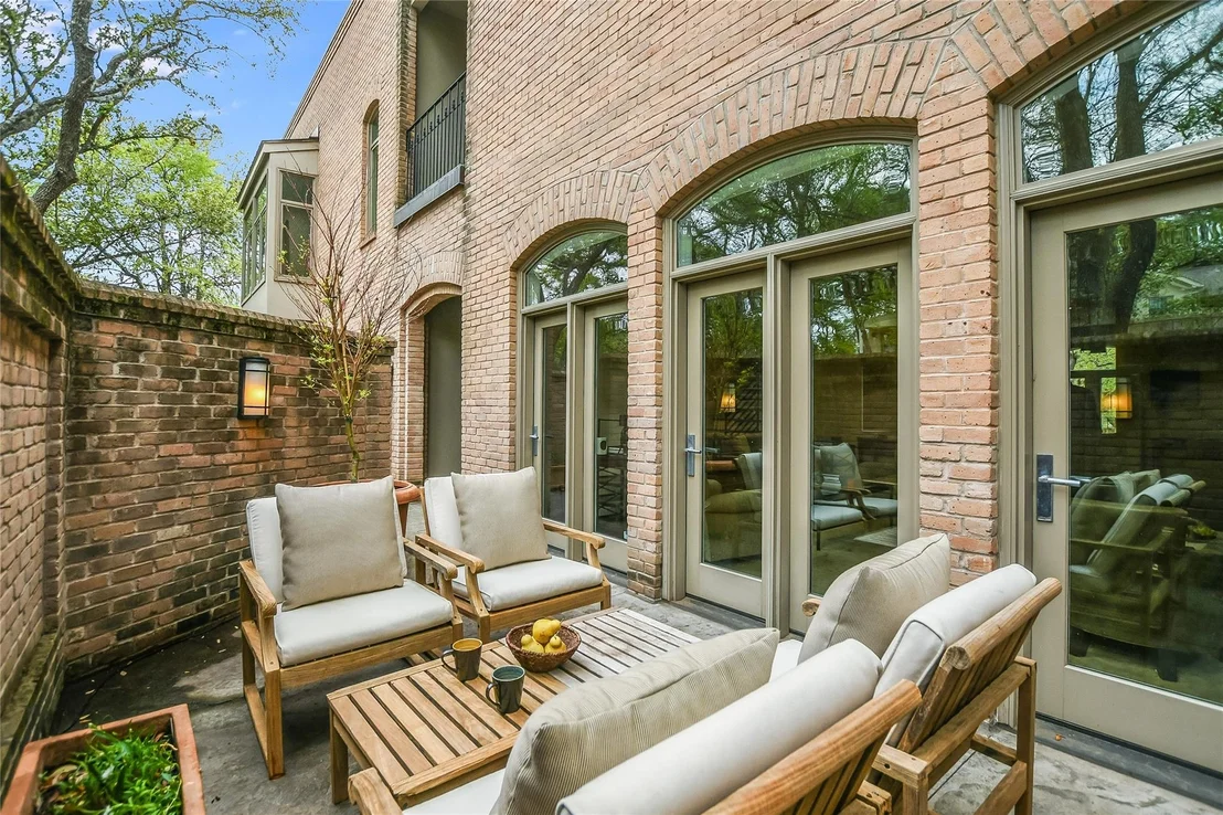 Photo of 3718 Bridle PATH