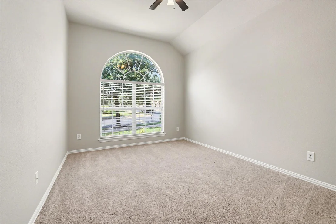 Photo of 903 Madrone DR