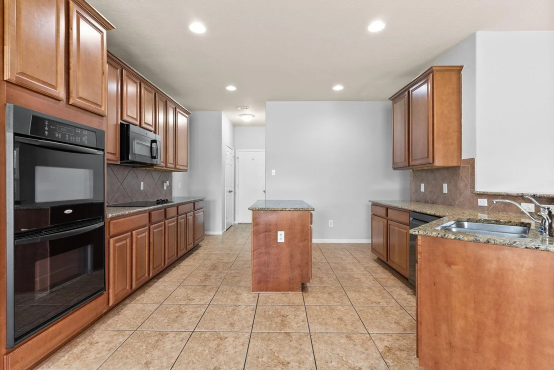 Photo of 5908 Mosaic TRL