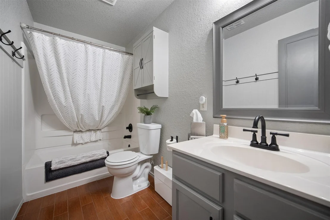 Photo of 5504 Alomar CV