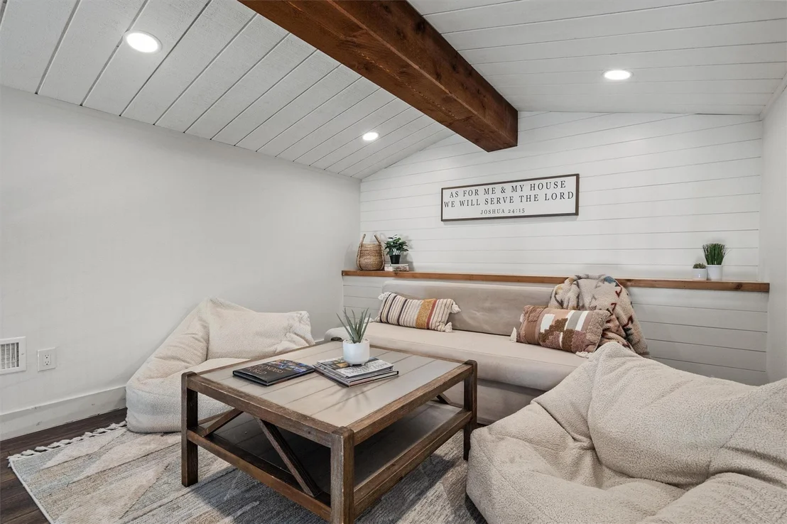 Photo of 323 Patricia RD