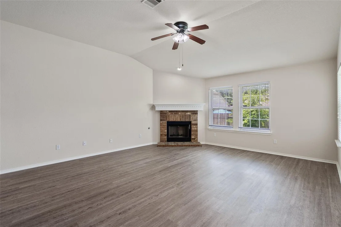Photo of 3924 Links LN