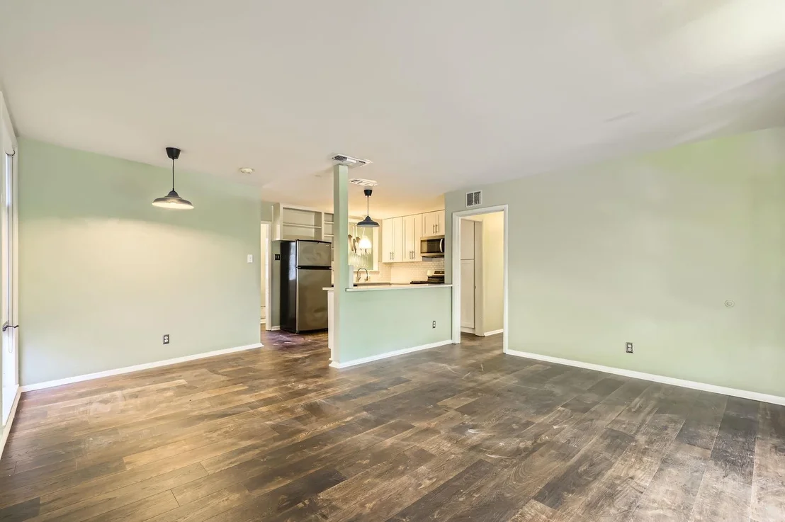 Photo of 1610 Broadmoor DR