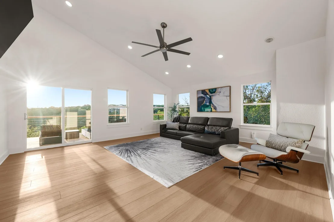Photo of 8012 Bernard ST