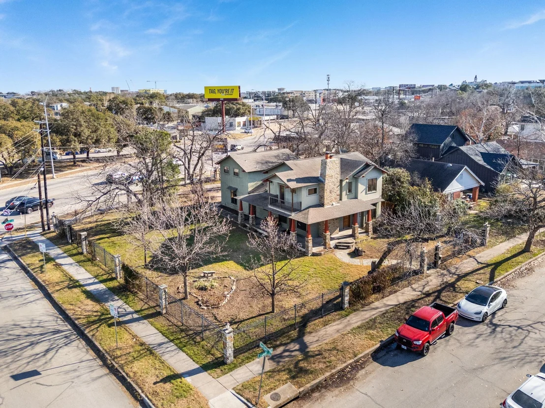 Photo of 2203 Lindell Ave