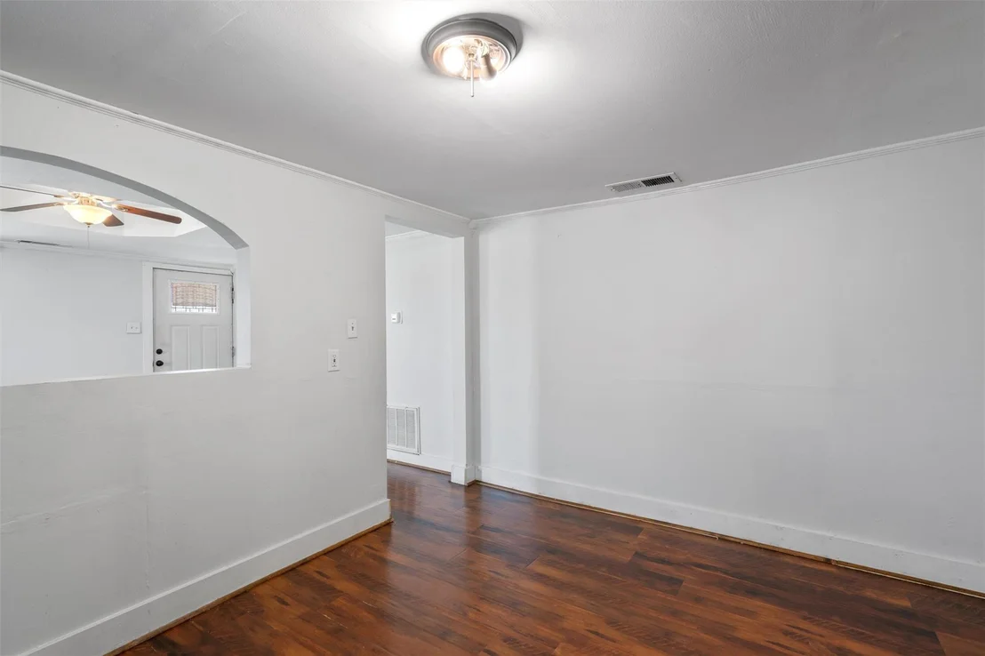 Photo of 401 Eberhart LN