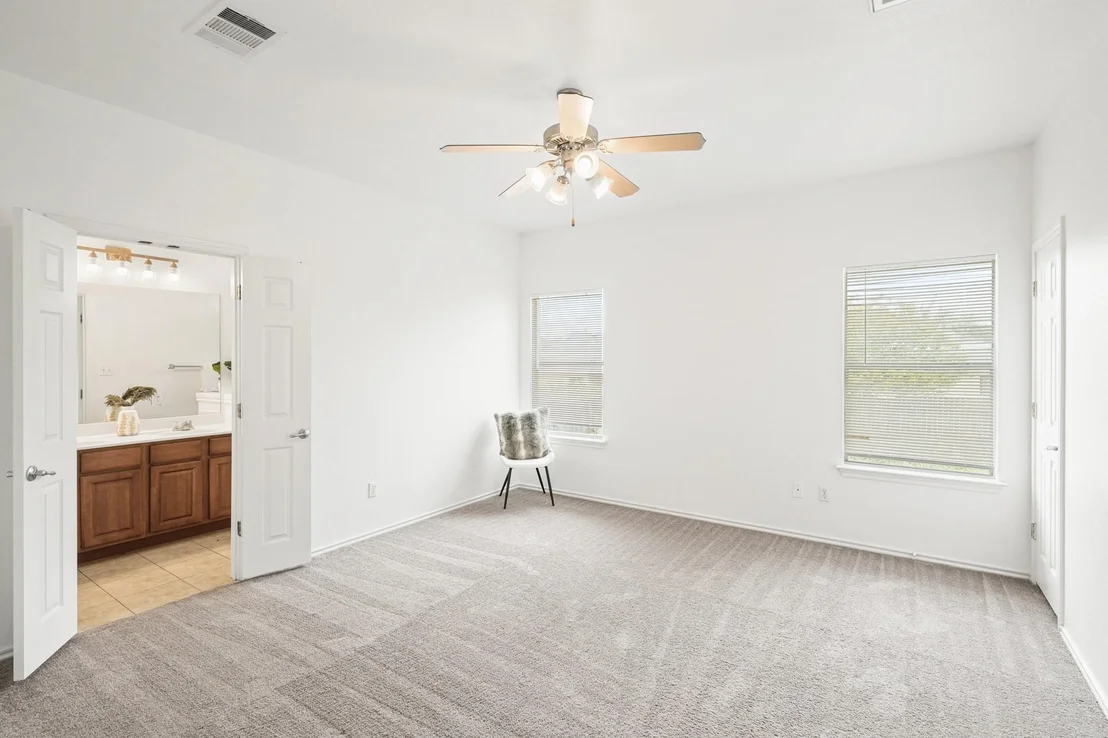 Photo of 141 Ashwood N