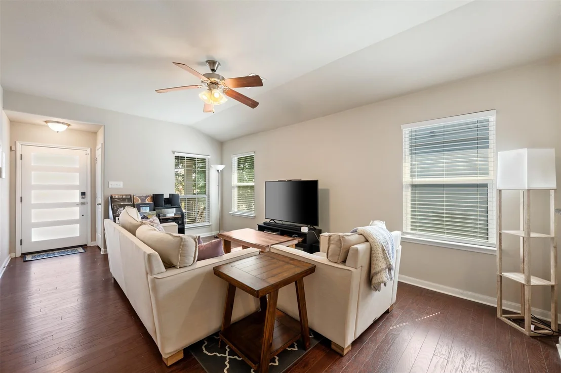 Photo of 924 Lost Pines LN