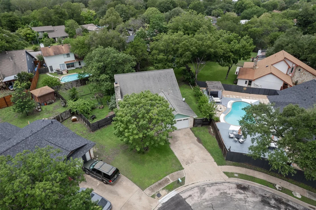 Photo of 8300 Belclaire CIR
