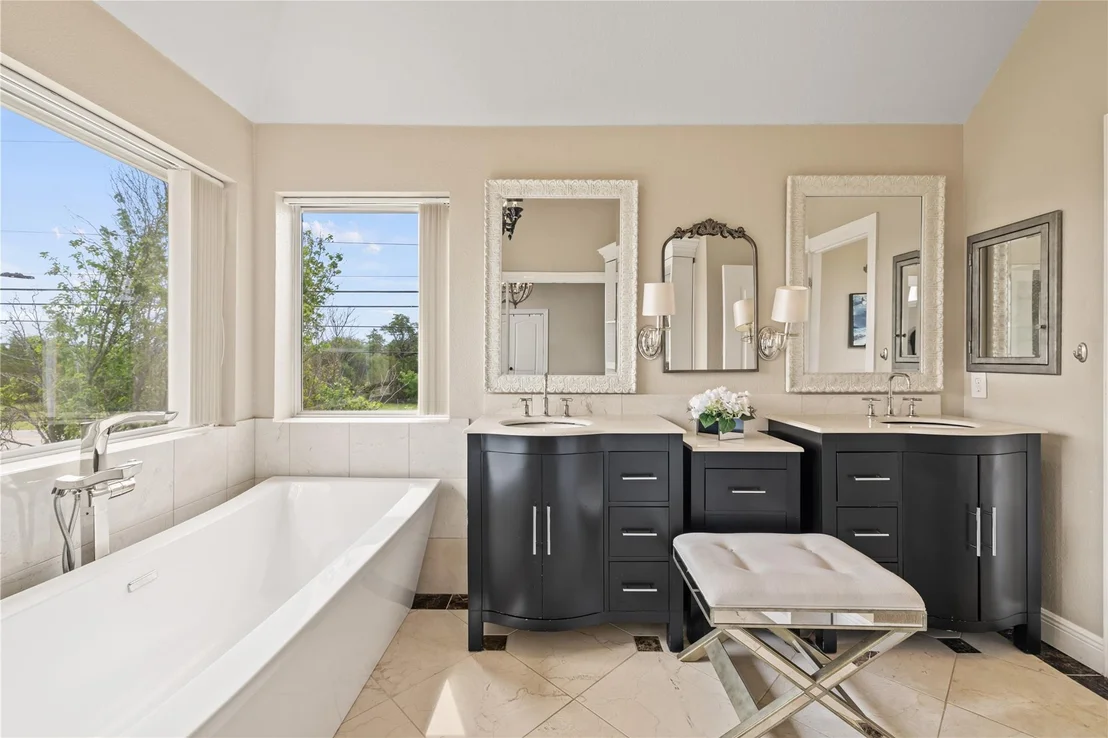 Photo of 100 S Ridge CIR