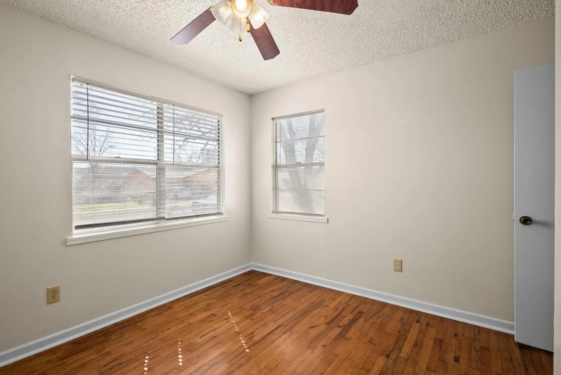 Photo of 302 Easy ST