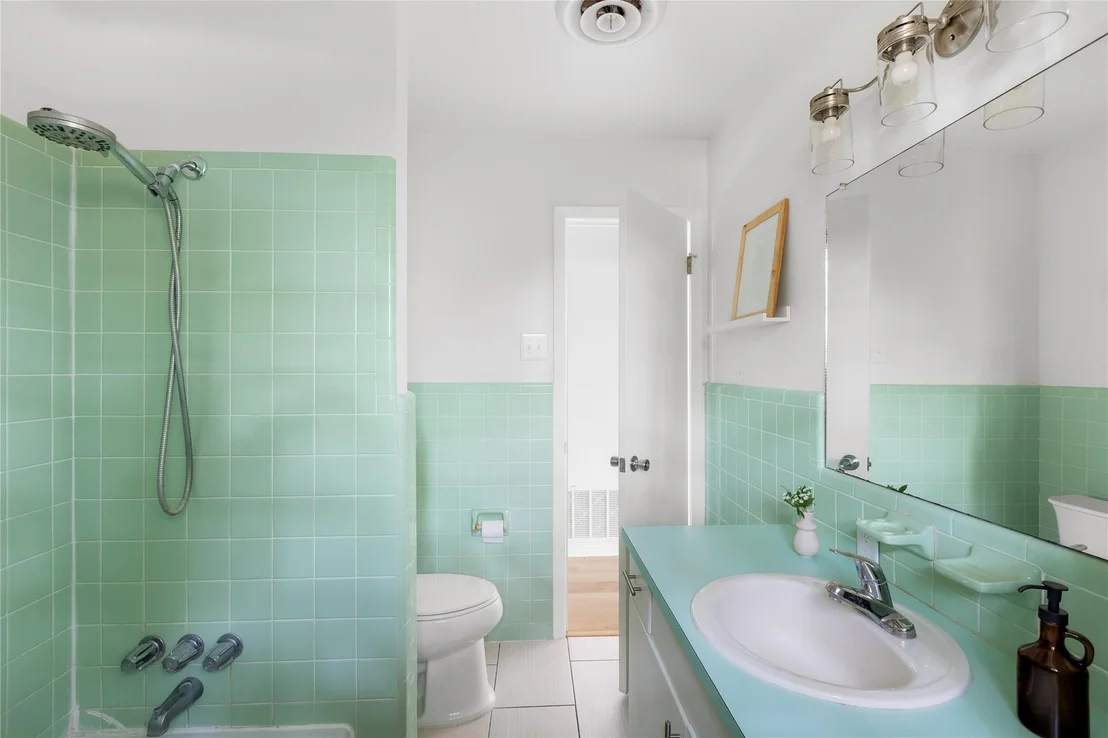 Photo of 304 W Bee ST