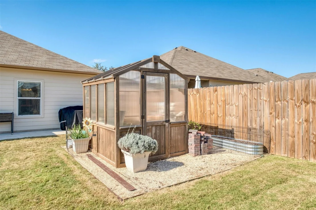 Photo of 213 Hendelson LN