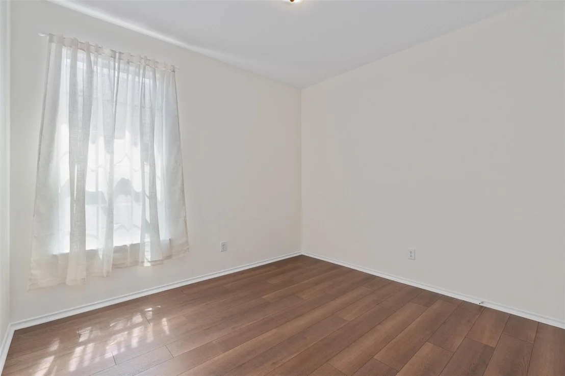 Photo of 330 Reunion LN
