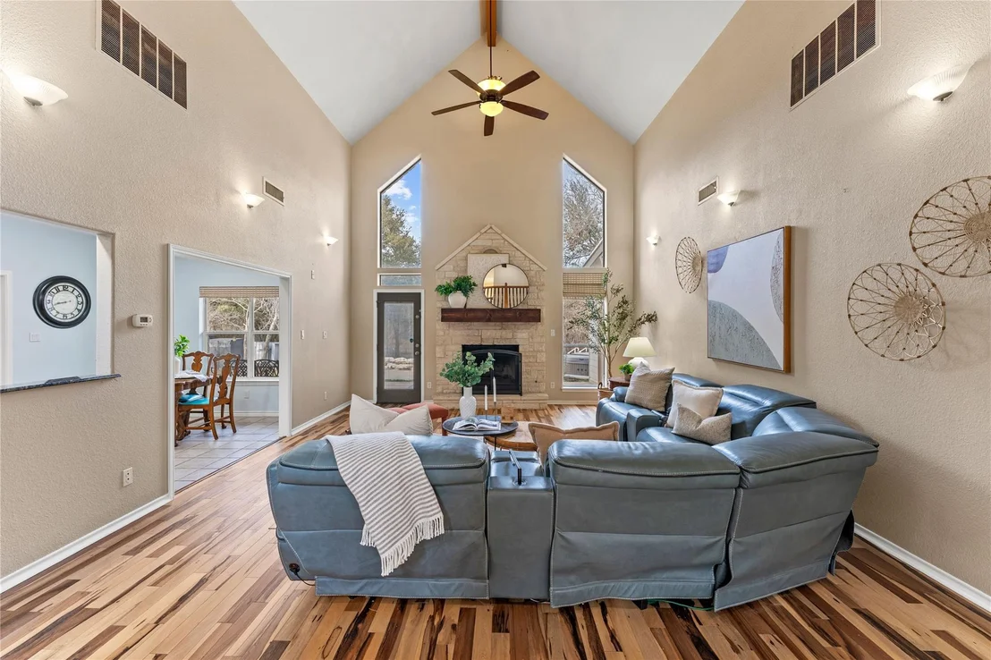 Photo of 1060 Great Oaks DR