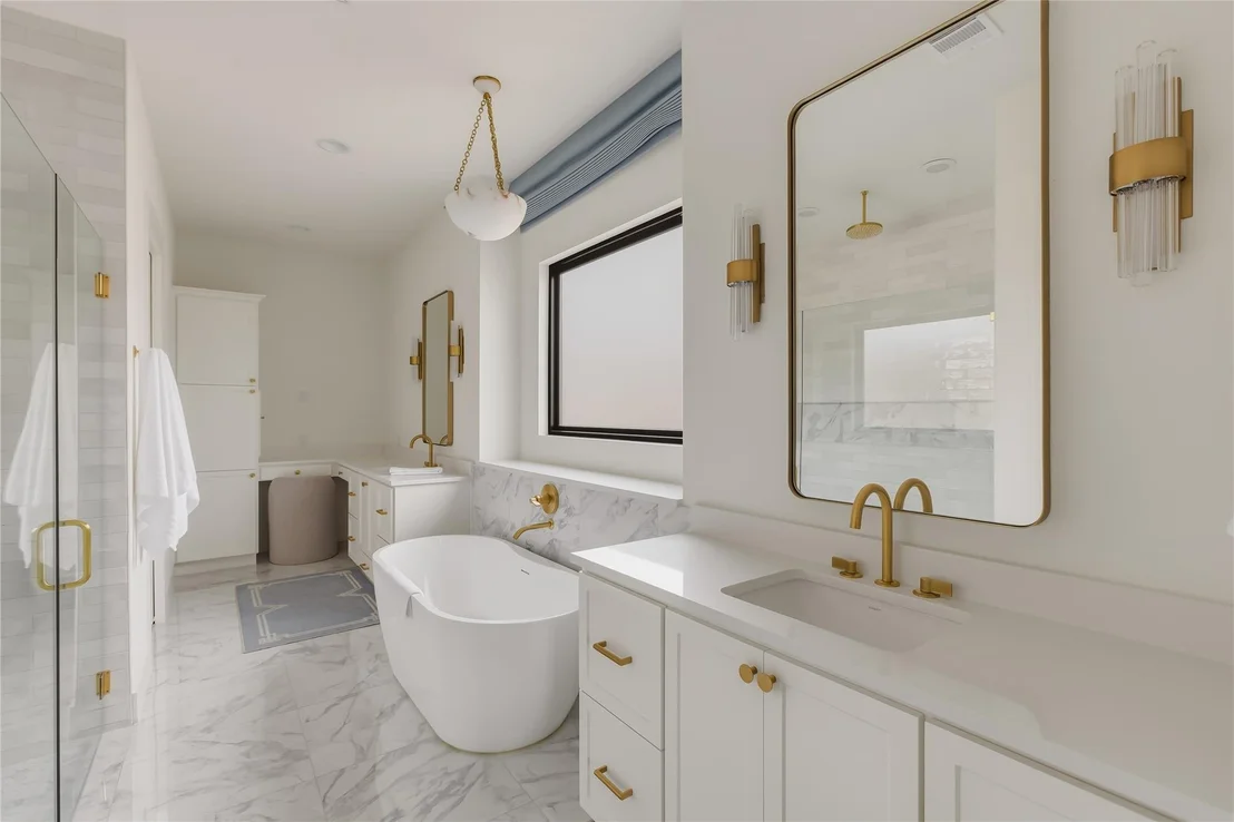 Photo of 705 W 10th ST