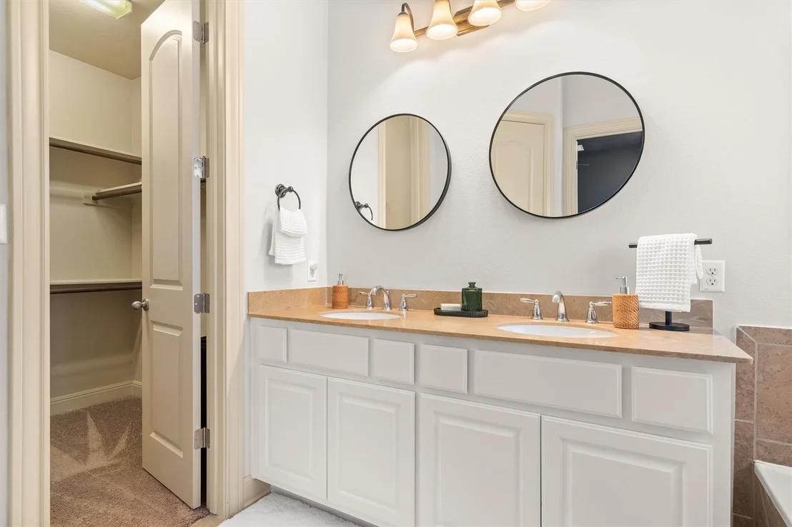 Photo of 2732 Florin CV