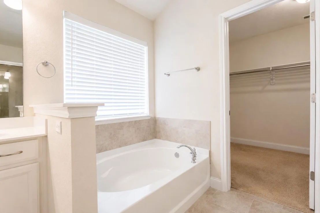 Photo of 7501 Lombardy LOOP