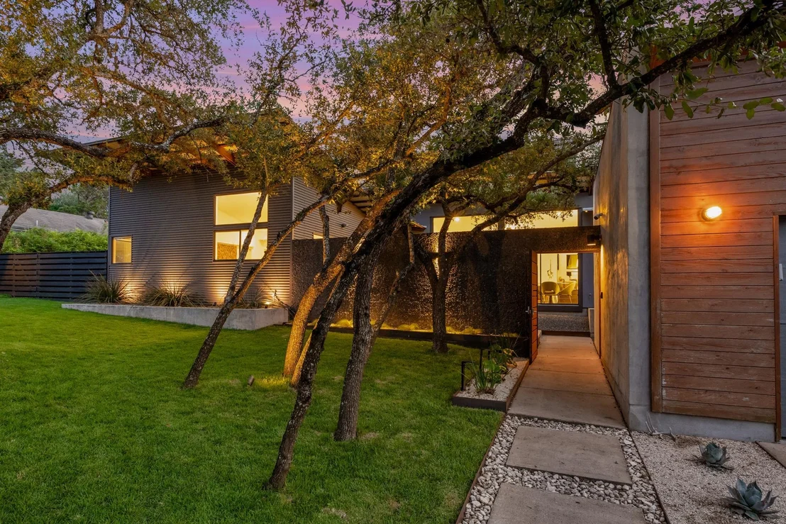 Photo of 10109 Devereux DR