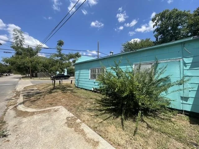 Photo of 919 W 4th ST