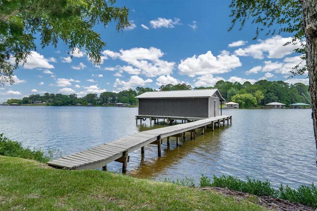 Photo of 23258 Edgewater DR