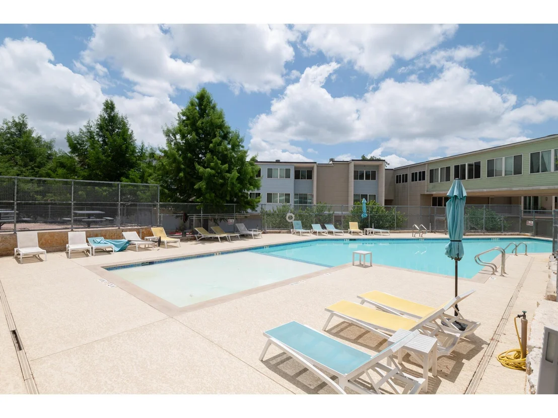Photo of Unit 205 at 604 N Bluff DR
