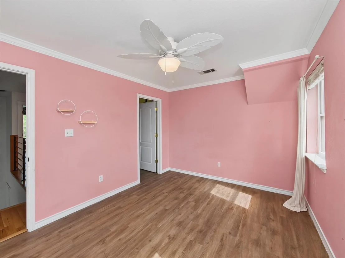 Photo of 245 Country LN