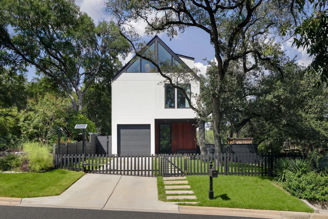 Photo of 800 W James ST